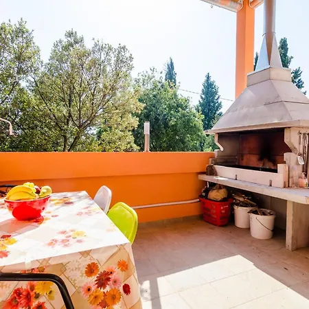 Apartment Donita